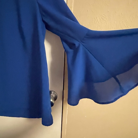 Blue top!! - Picture 3 of 3